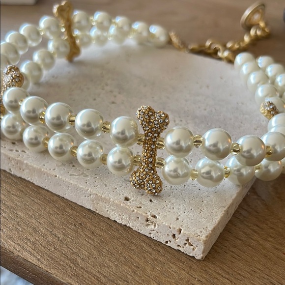 VIVIENNE Westwood Elegant Gold and Cream Pearl Necklace - Picture 2 of 7